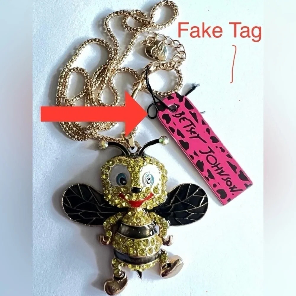 BETSEY JOHNSON: How to Identify Counterfeit Items — A Quick &
Easy Buying Guide - Picture 6 of 11